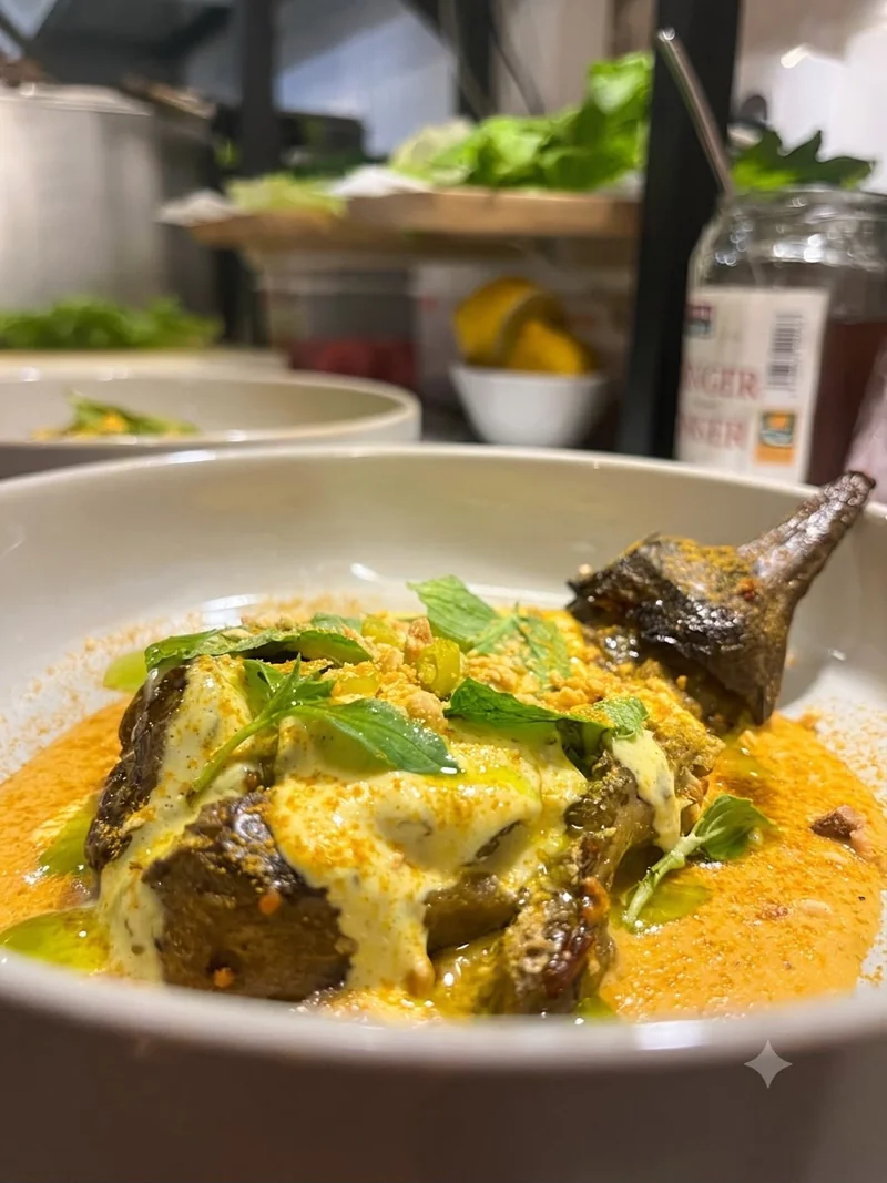 Albergínia escalivada, satay cacahuets, iogurt tikka massala