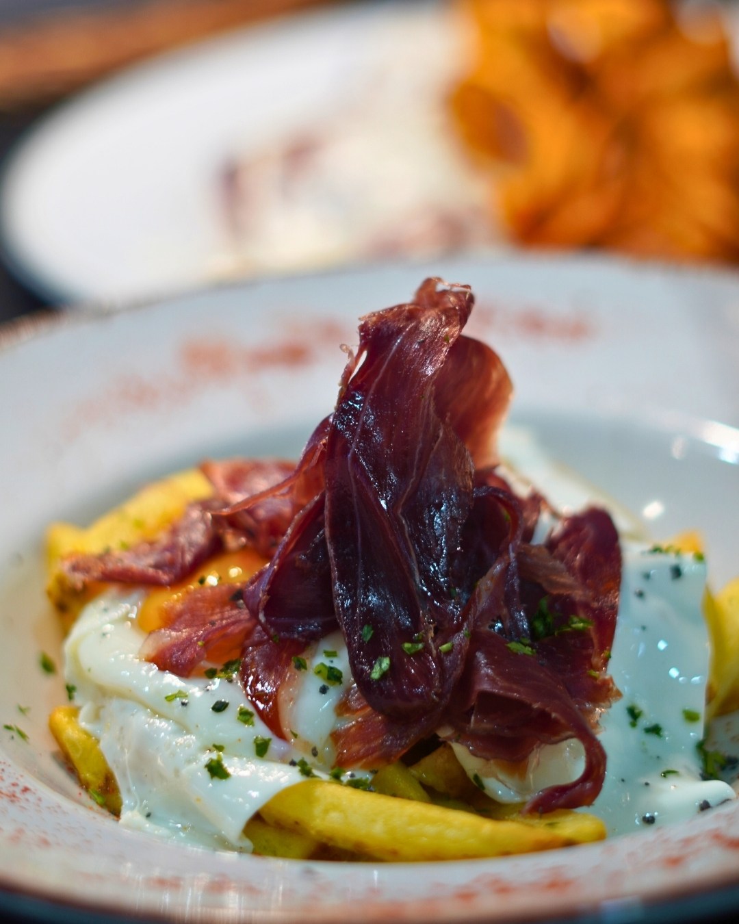 Huevos rotos con jamón ibérico