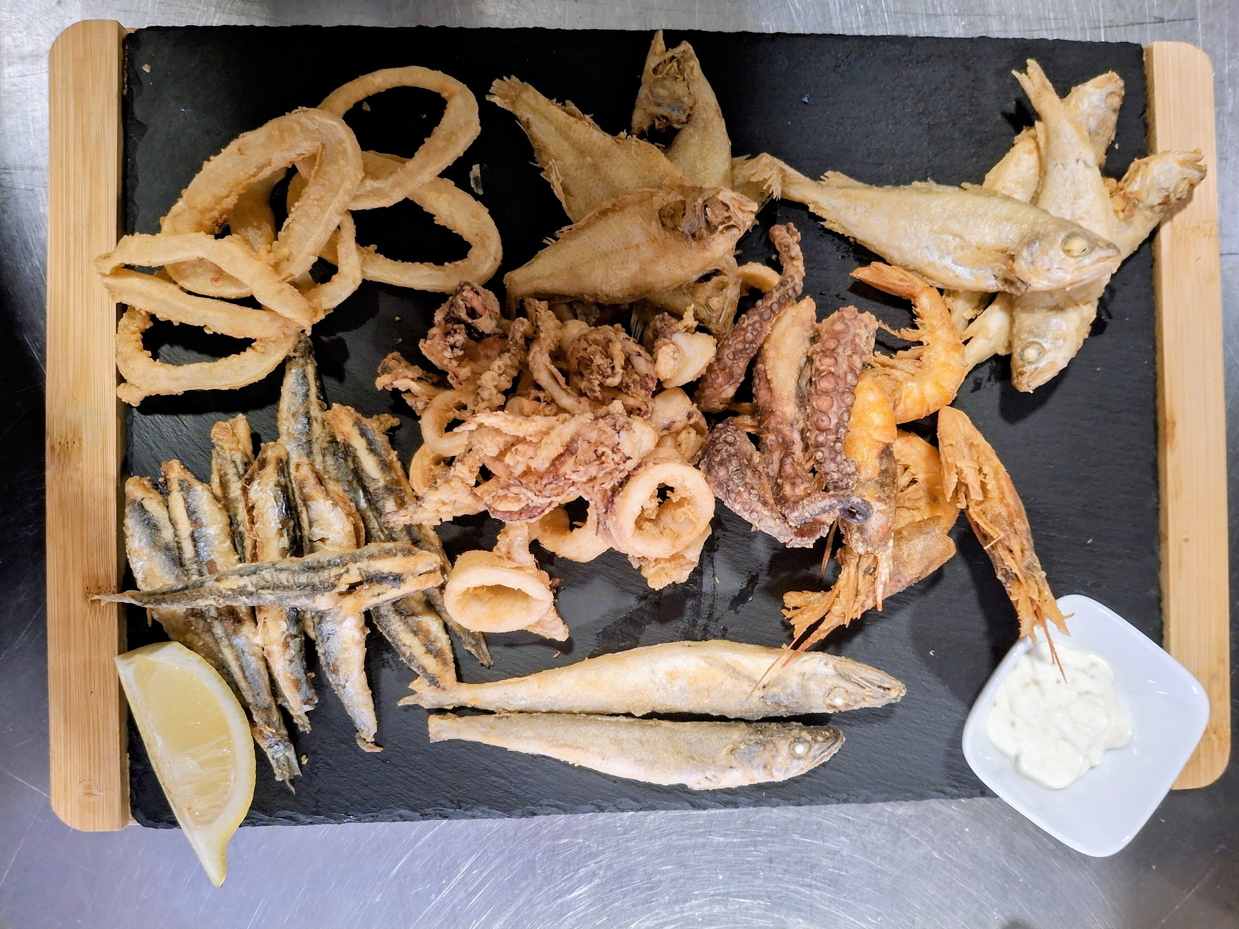 FRITURA DE LA BAHIA CON GAMBAS Y PULPO